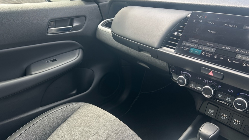 Honda Jazz Elegance I-mmd Cvt White #26