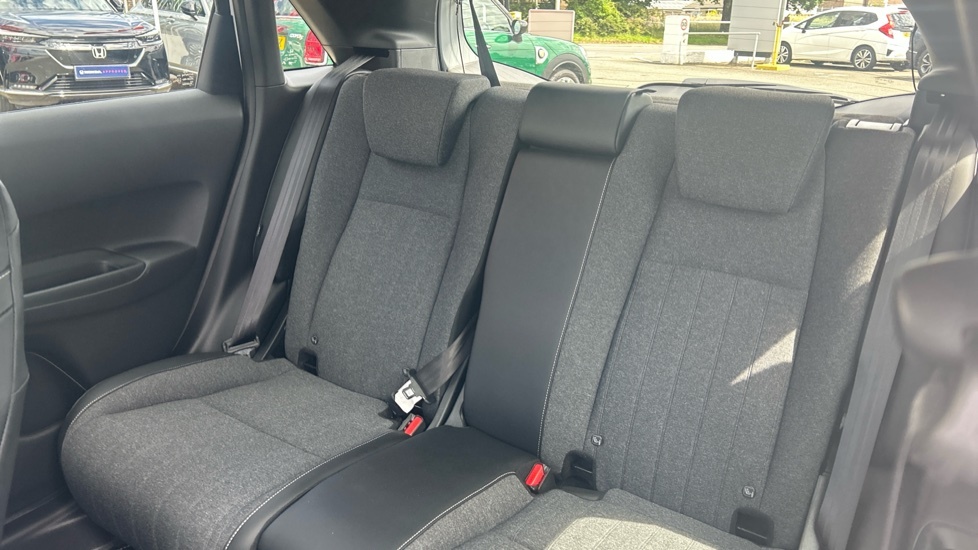 Honda Jazz Elegance I-mmd Cvt White #8