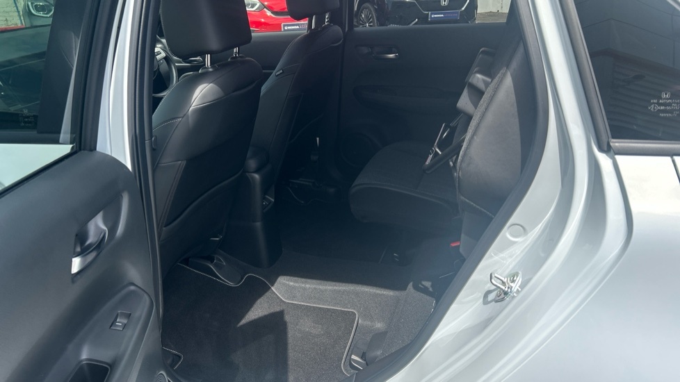 Honda Jazz Elegance I-mmd Cvt White #43