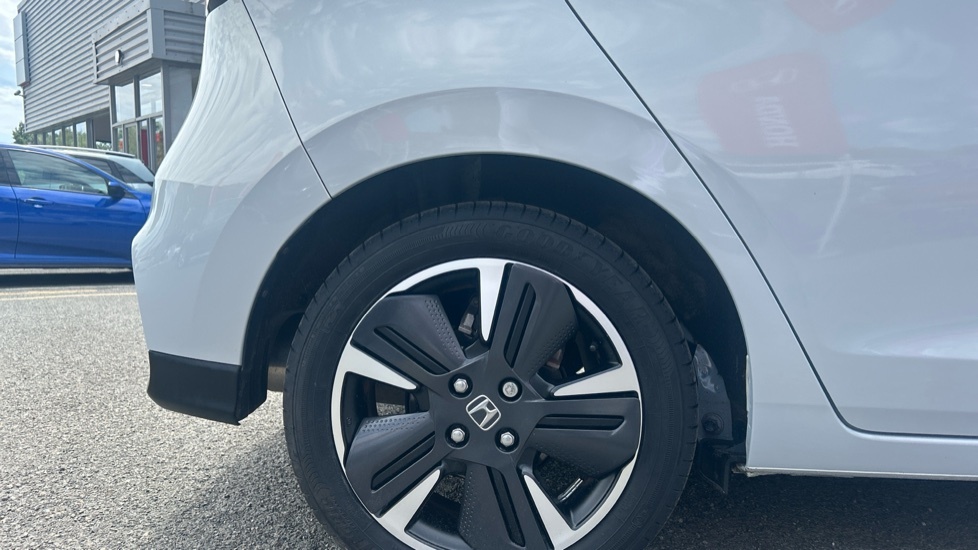 Honda Jazz Elegance I-mmd Cvt White #9