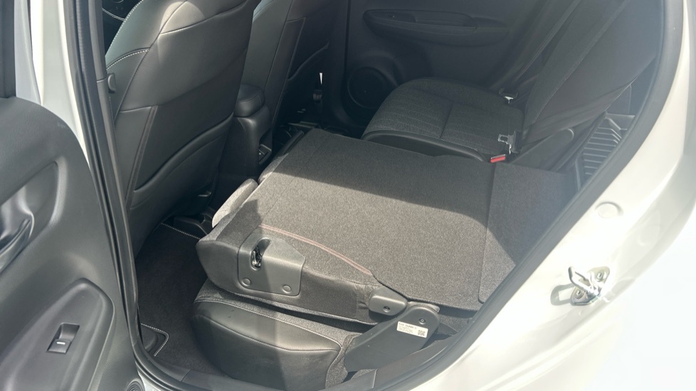 Honda Jazz Elegance I-mmd Cvt White #42