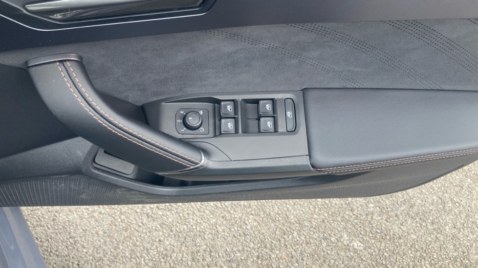 Cupra Leon 1.5 Etsi V2 Hatchback Hybrid Dsg Euro 6 KW25VCT Black #41