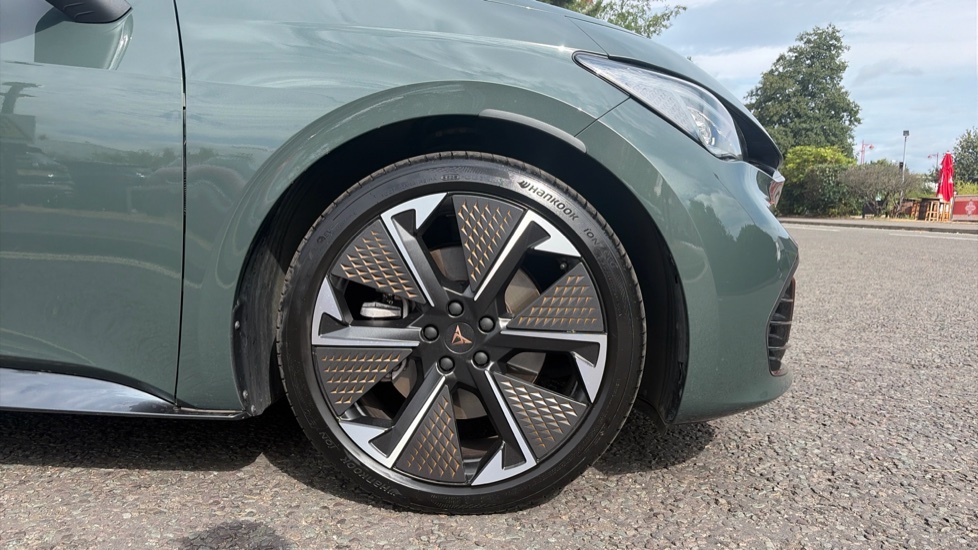 Cupra Born Vz Green #5