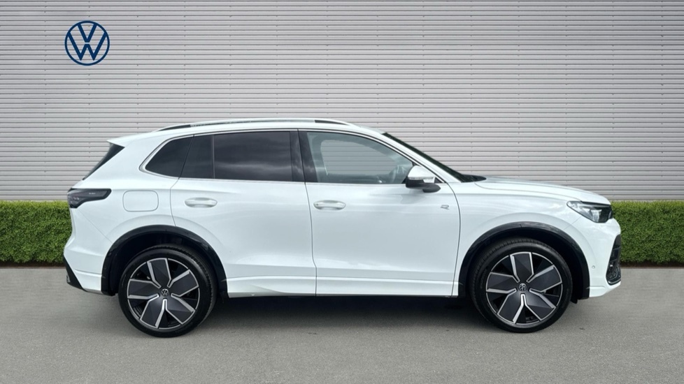 Volkswagen Tiguan R-line White #4