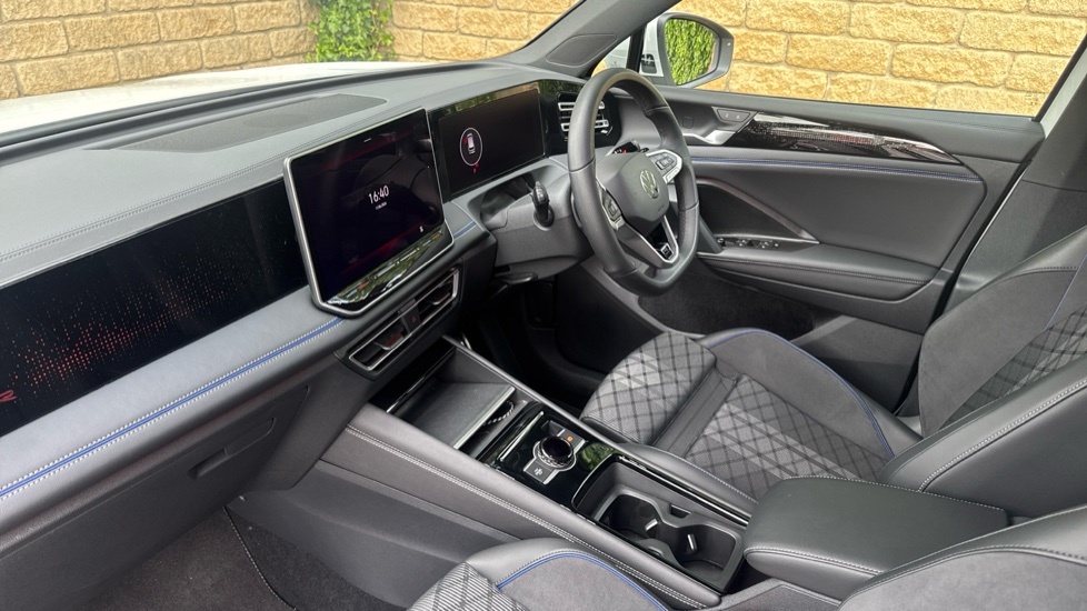Volkswagen Tiguan R-line White #2