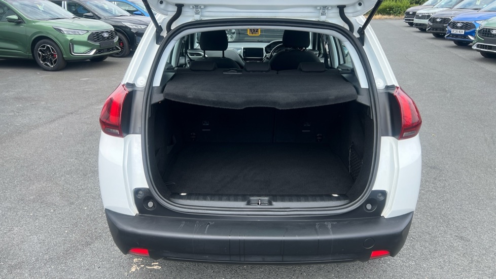 Peugeot 2008 Active White #4