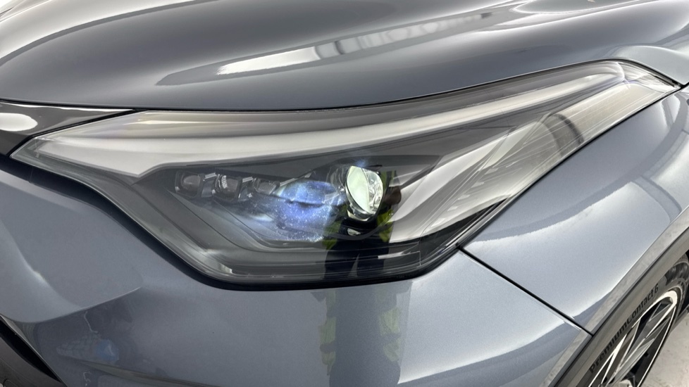 Toyota C-Hr Design White #20