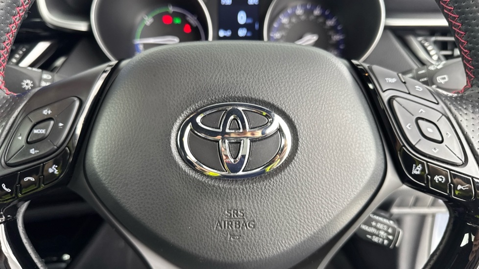 Toyota C-Hr Design White #10