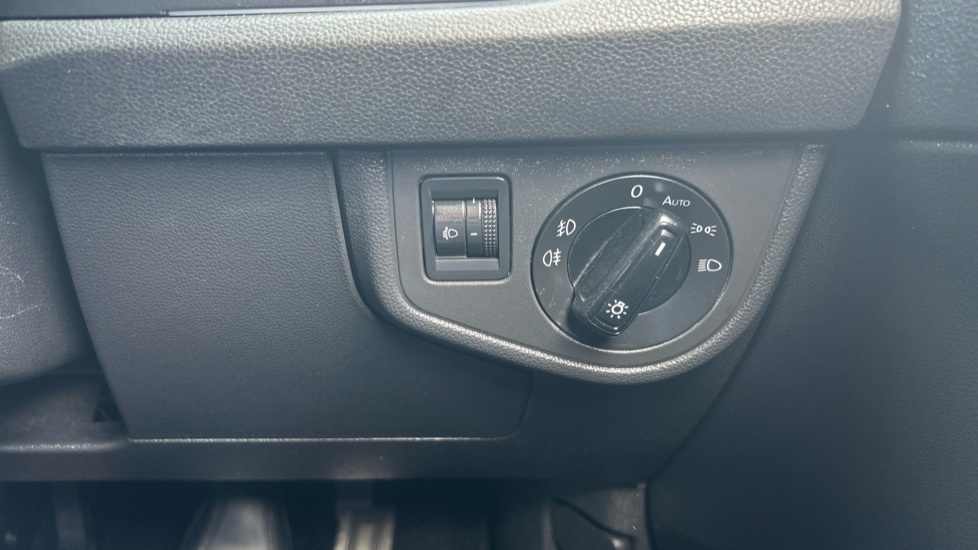 Volkswagen Polo Hatchback White #25