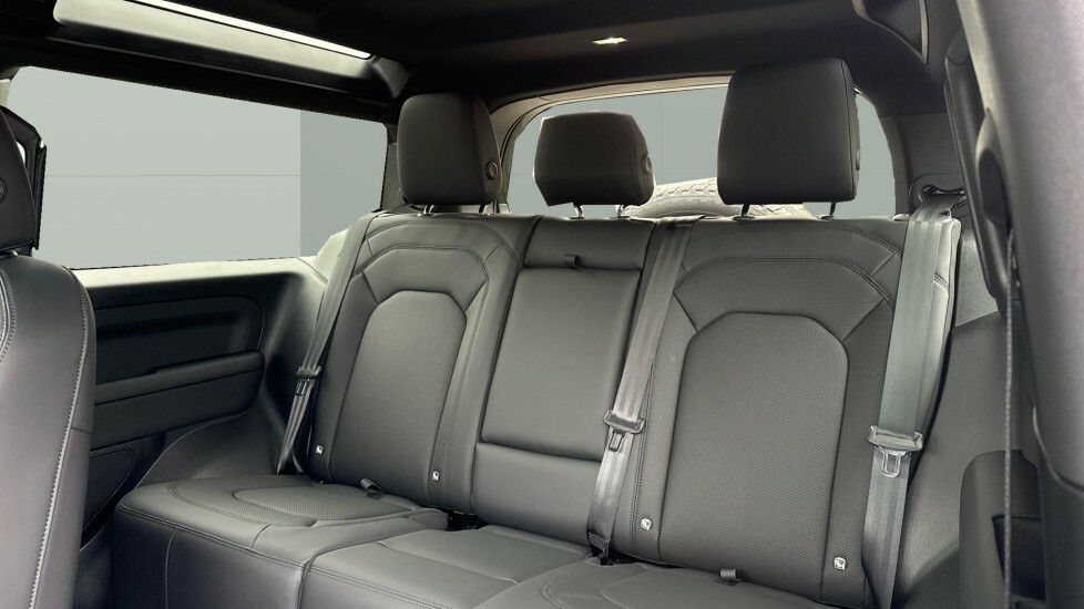 Land Rover Defender 90 X-dynamic Se Green #4