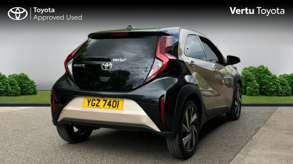 Toyota Aygo X Edge Beige #2