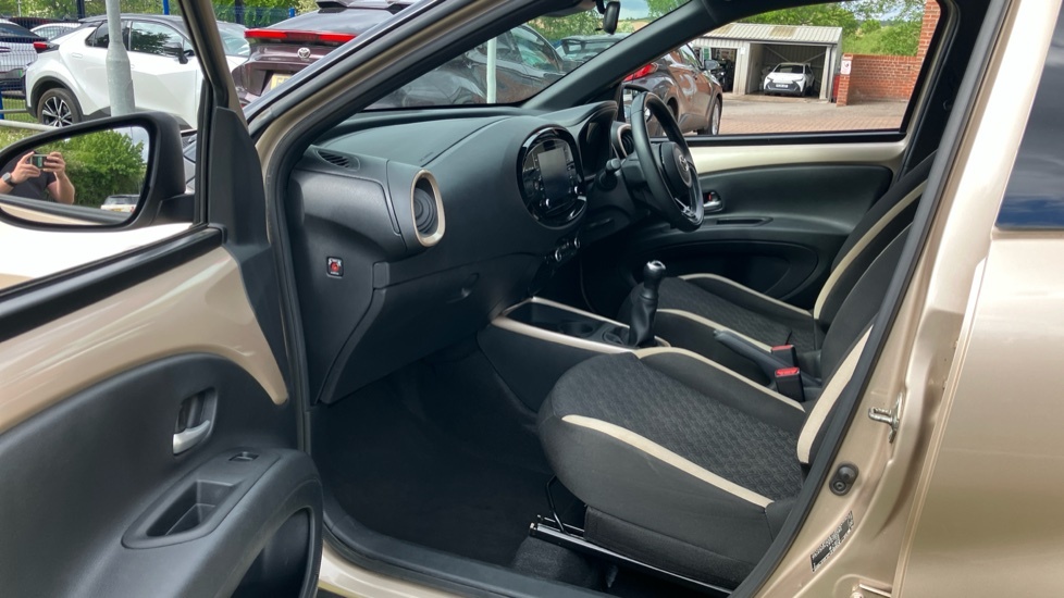 Toyota Aygo X Edge Beige #5