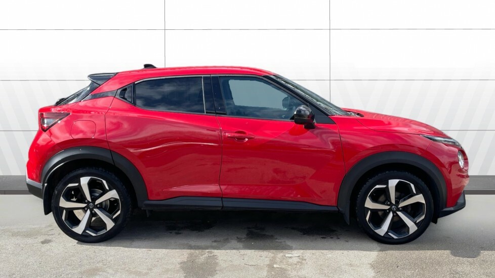 Nissan Juke Tekna Red #5
