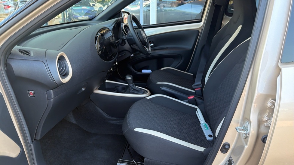 Toyota Aygo X Edge Gold #5
