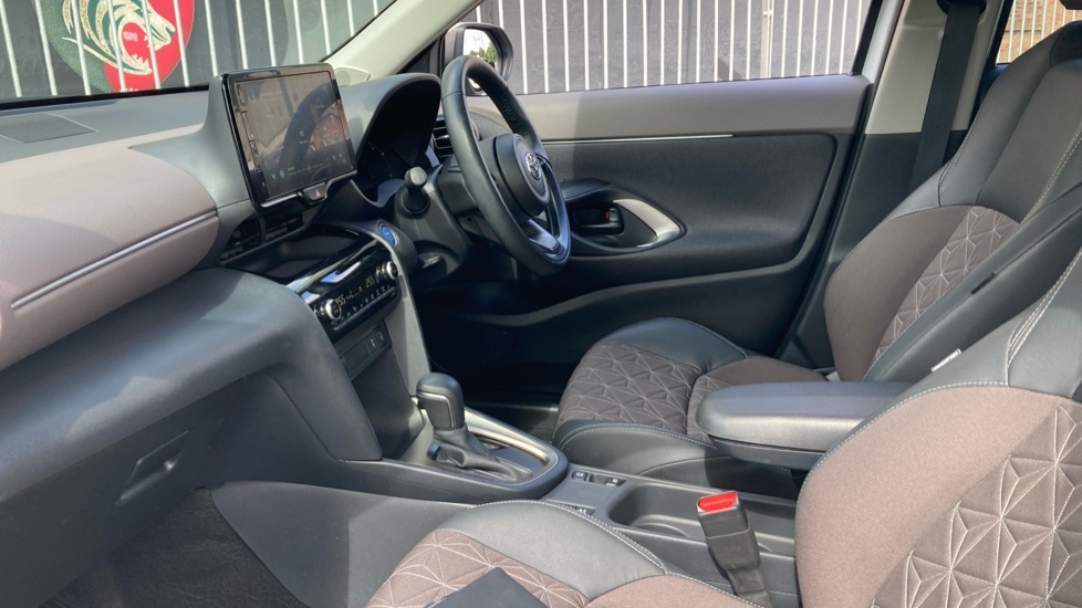 Toyota Yaris Cross Excel White #5