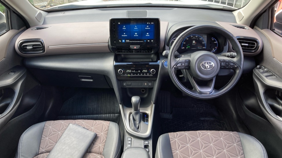 Toyota Yaris Cross Excel White #6
