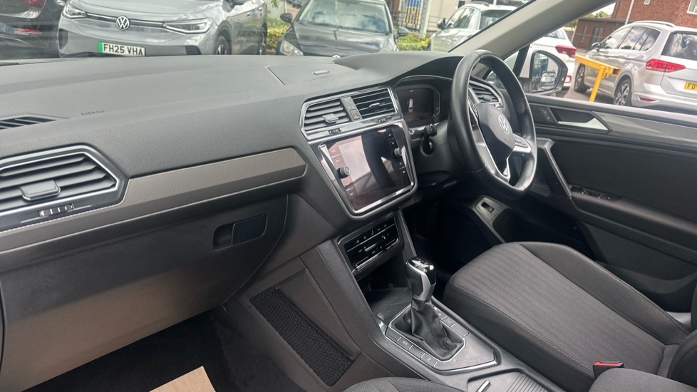 Volkswagen Tiguan Allspace Life White #2