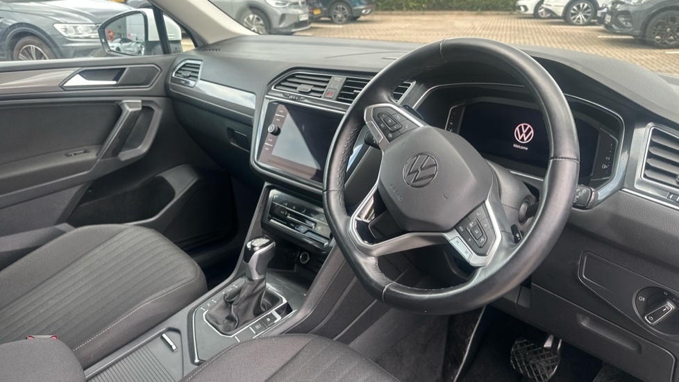 Volkswagen Tiguan Allspace Life White #6
