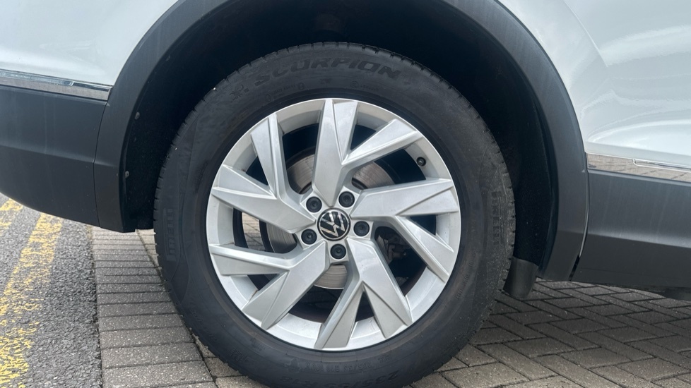 Volkswagen Tiguan Allspace Life White #5