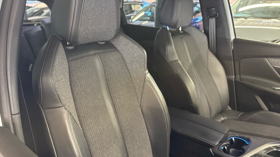 Peugeot 5008 Suv White #73