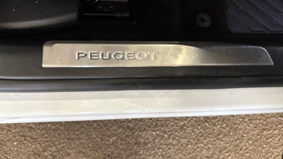 Peugeot 5008 Suv White #43