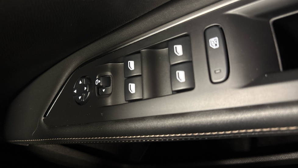 Peugeot 5008 Suv White #23