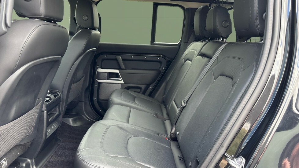 Land Rover Defender 110 Xs Edition Black #4