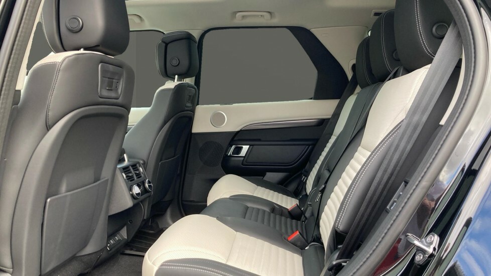 Land Rover Discovery Metropolitan Edition Black #4