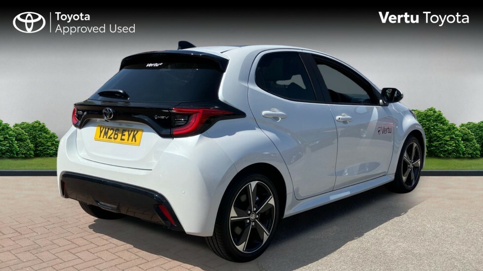 Toyota Yaris Excel White #2