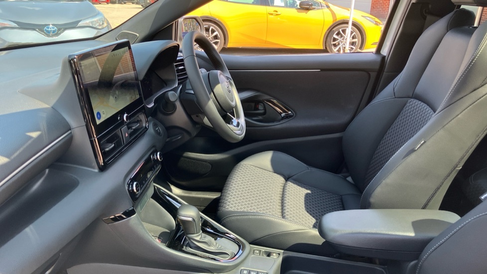 Toyota Yaris Excel White #5