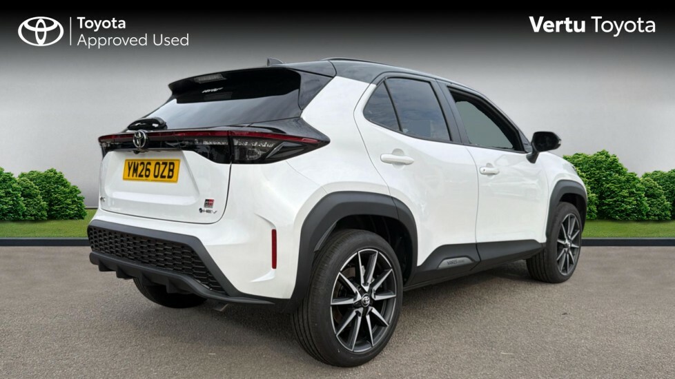 Toyota Yaris Cross Gr Sport White #2