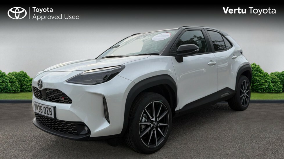 Toyota Yaris Cross Gr Sport White #3