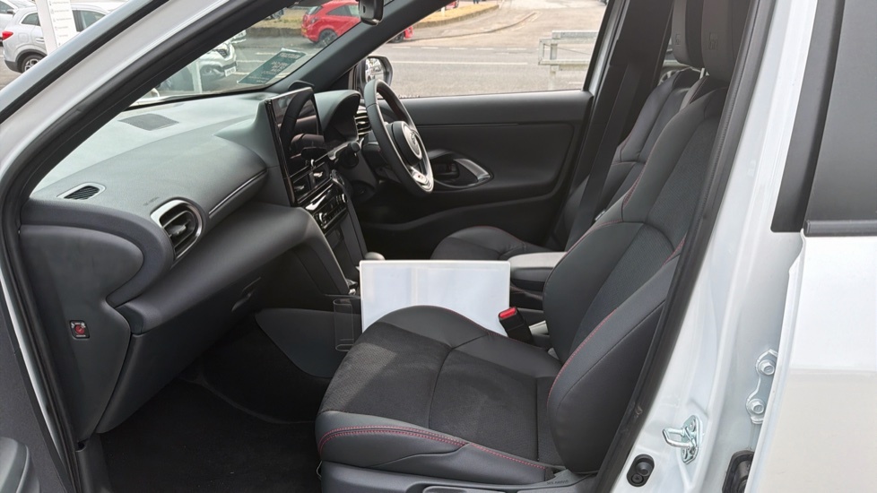 Toyota Yaris Cross Gr Sport White #5