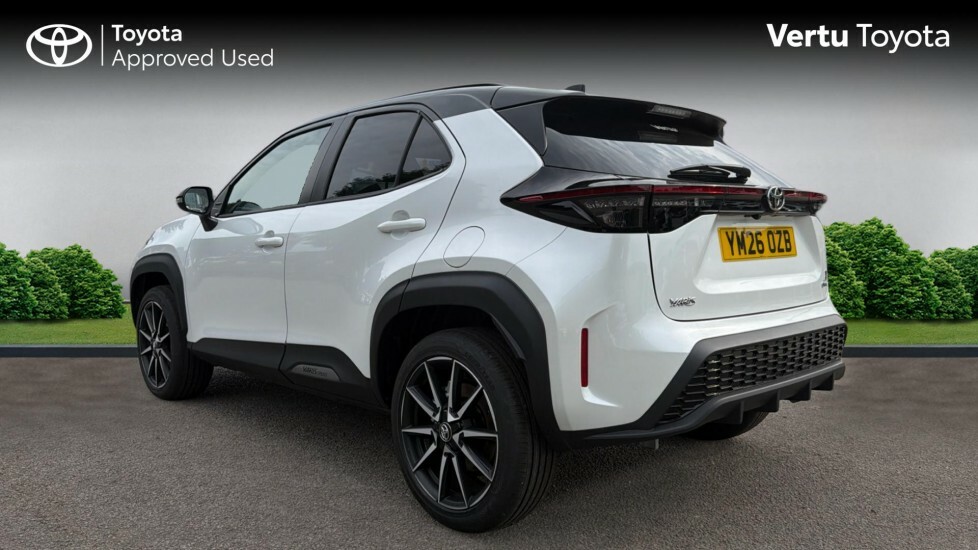 Toyota Yaris Cross Gr Sport White #4