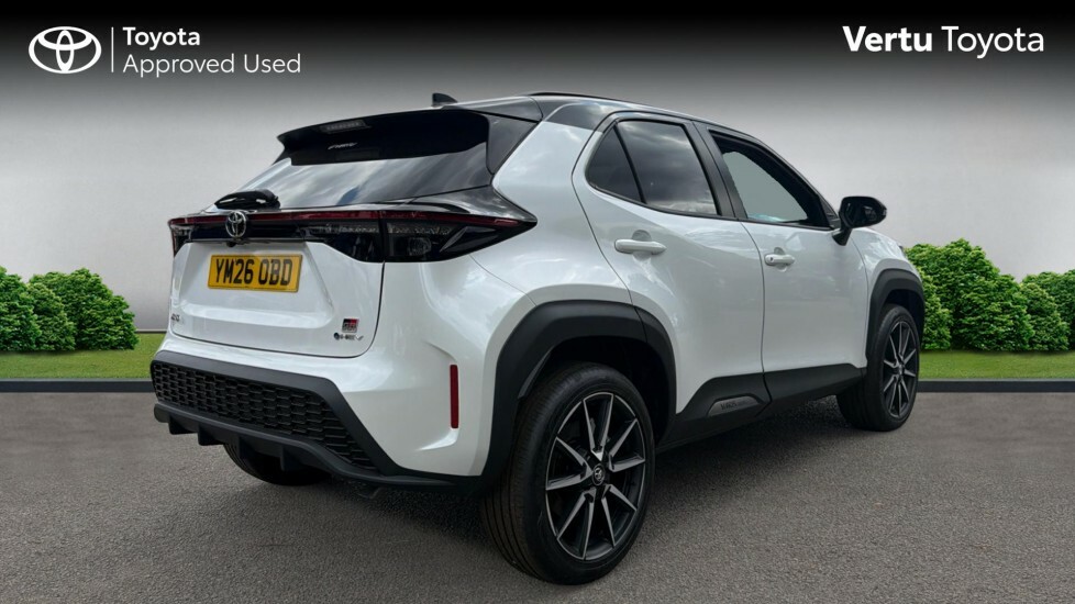 Toyota Yaris Cross Gr Sport YM26OBD White #2