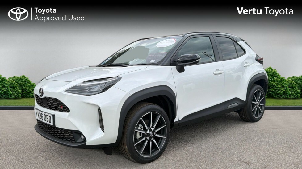 Toyota Yaris Cross Gr Sport YM26OBD White #3