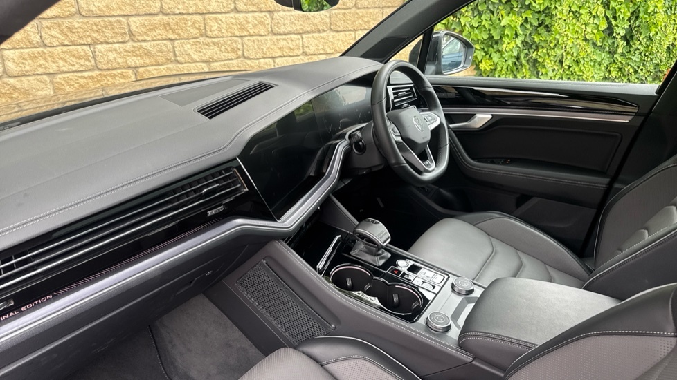 Volkswagen Touareg Final Edition Black #2