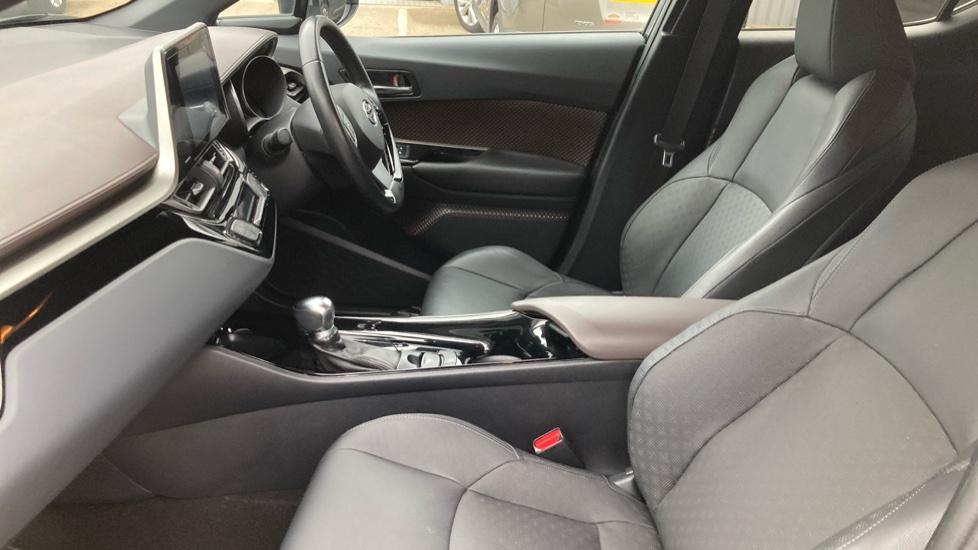 Toyota C-Hr Excel White #5