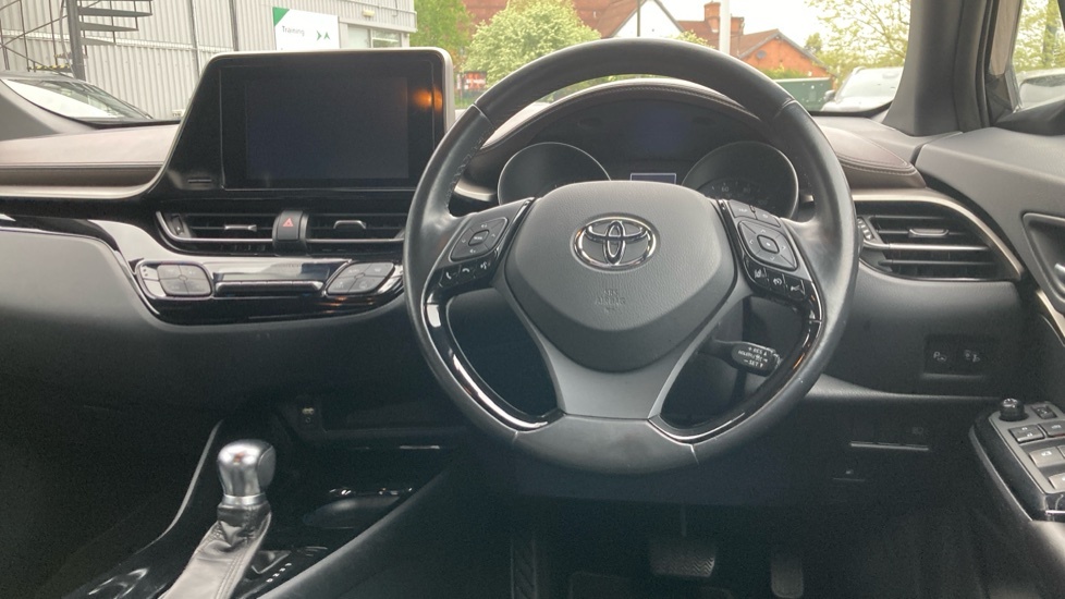 Toyota C-Hr Excel White #6