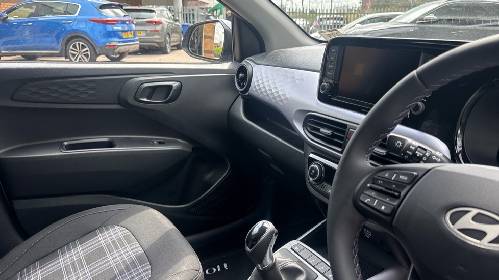 Hyundai I10 1.0 63 Advance Nav White #14
