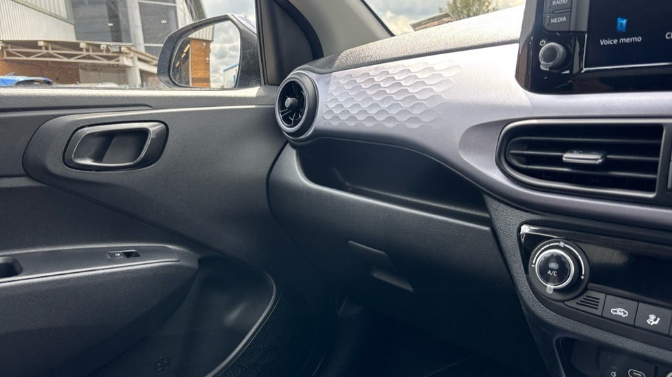 Hyundai I10 1.0 63 Advance Nav White #32