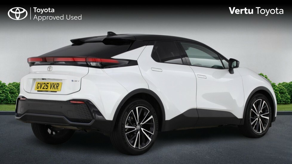Toyota C-Hr Excel White #2