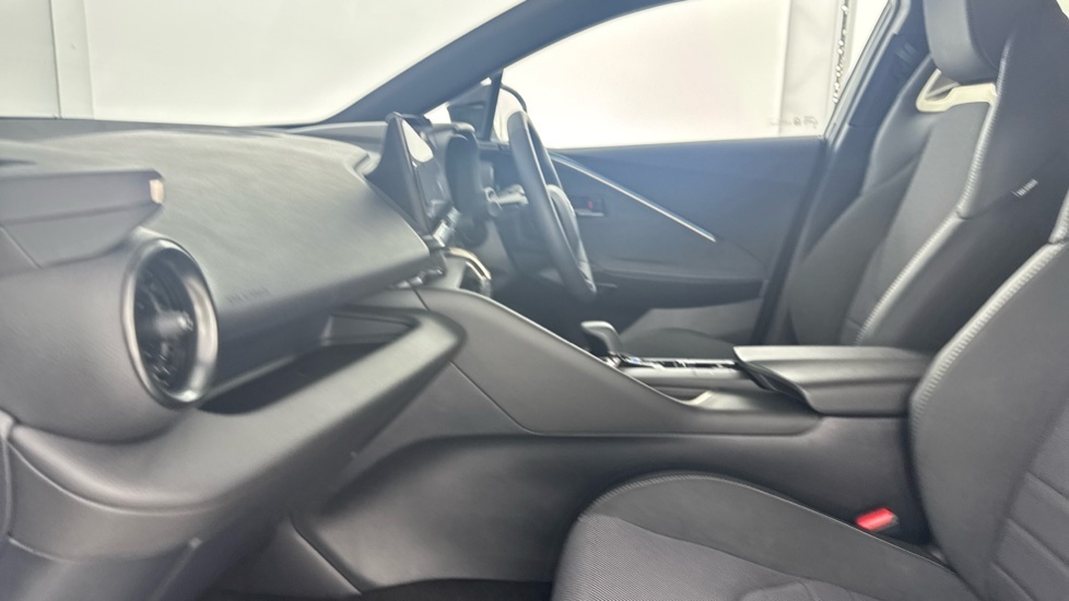 Toyota C-Hr Excel White #5