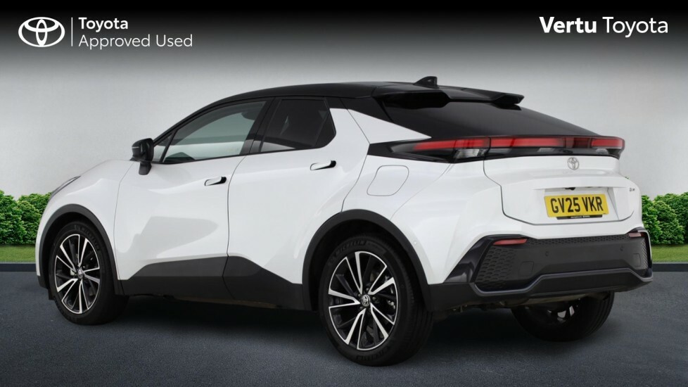 Toyota C-Hr Excel White #4