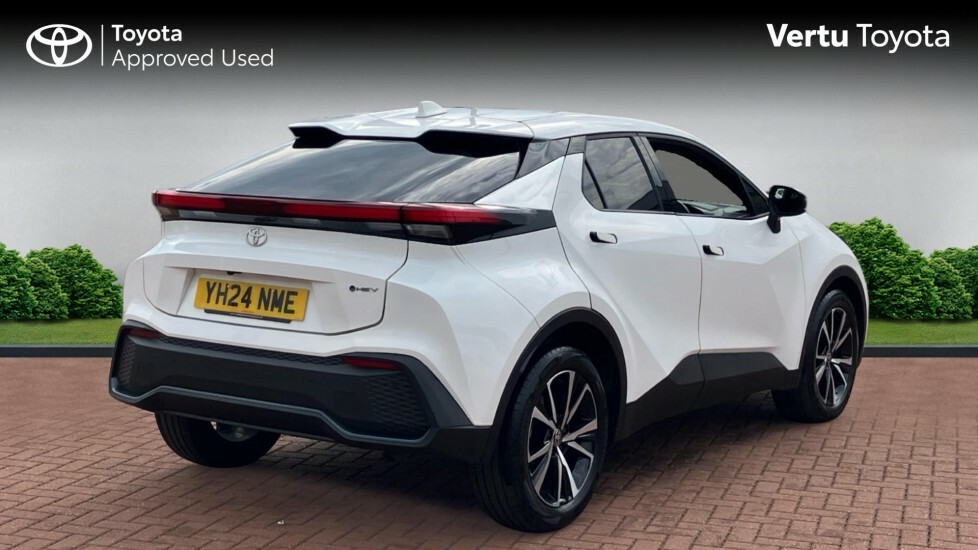 Toyota C-Hr Design White #2
