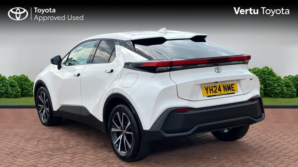 Toyota C-Hr Design White #4