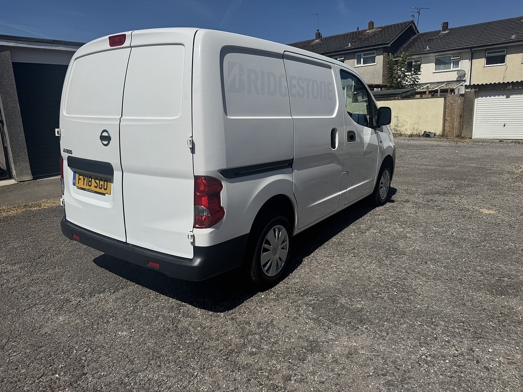 Nissan NV200 Panel Van White #8