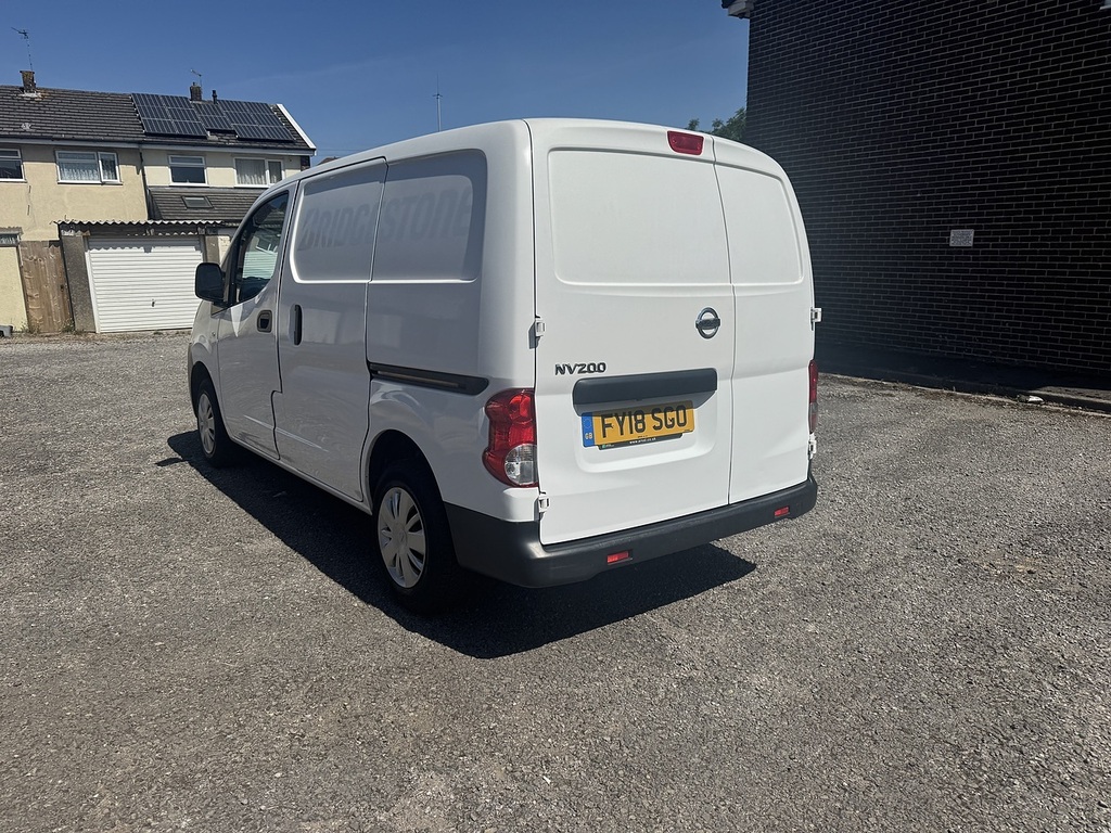 Nissan NV200 Panel Van White #9