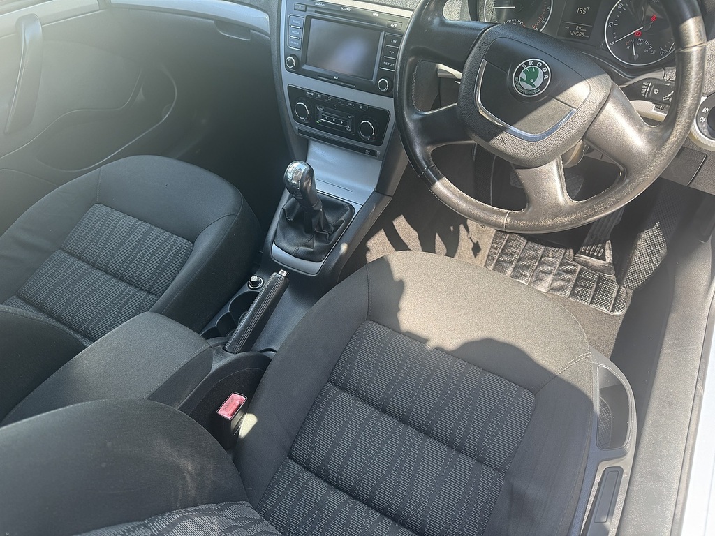 Skoda Octavia 1.8 Tsi Elegance Euro 5 Red #8