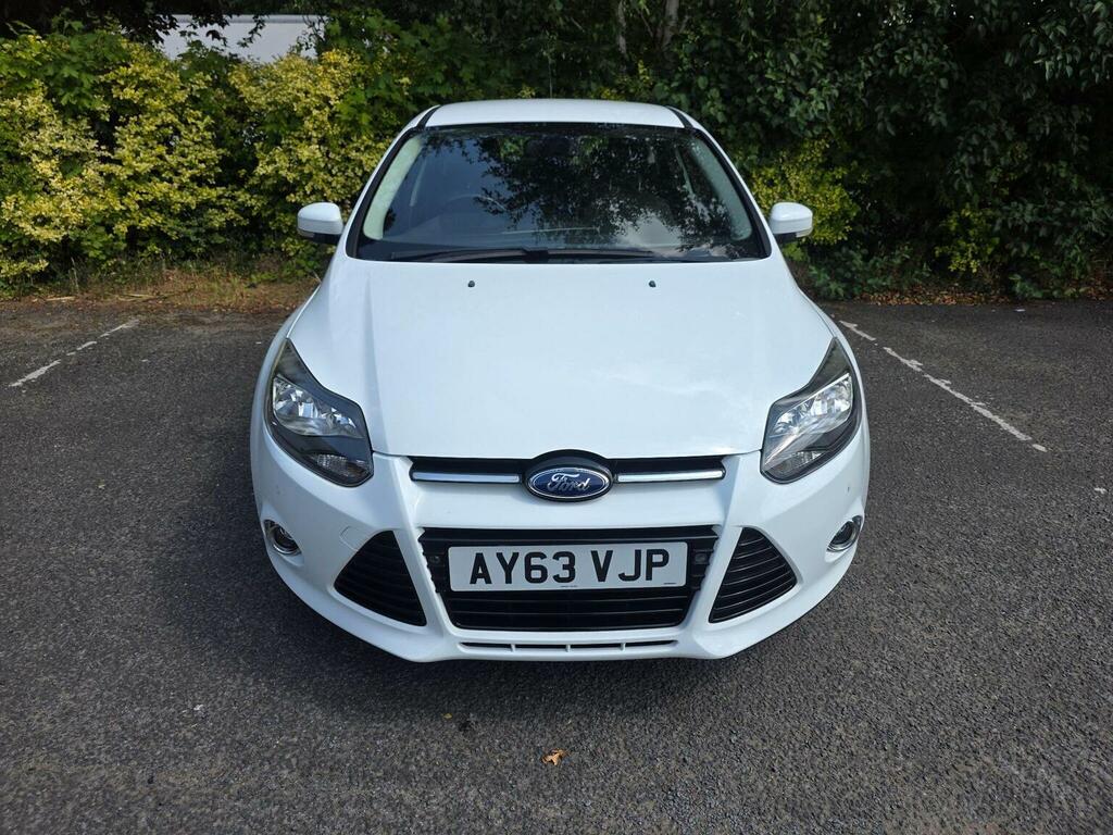 Ford Focus Hatchback 1.0T Ecoboost Titanium Euro 5 Ss AY63VJP White #2